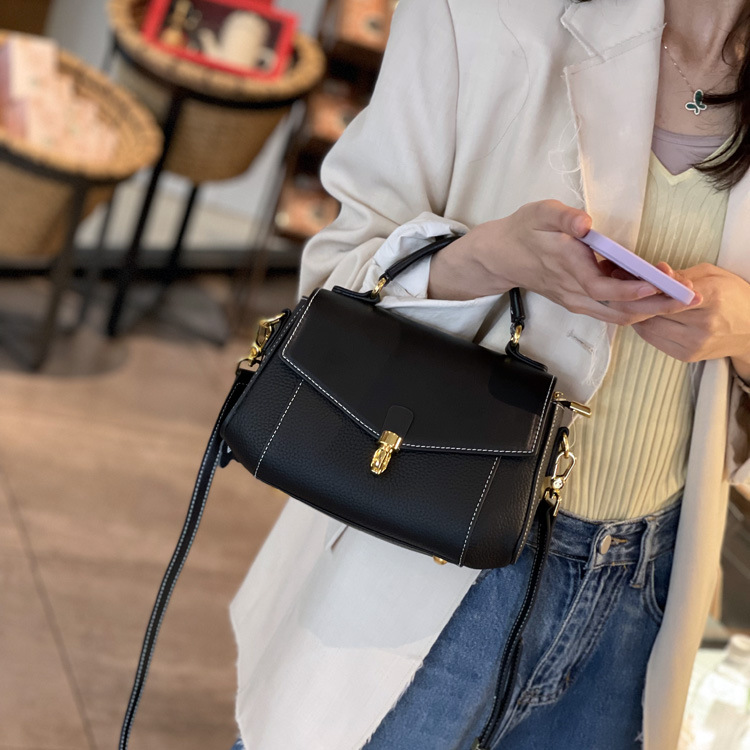 👜 Karys Elegant Crossbody Bag ⭐