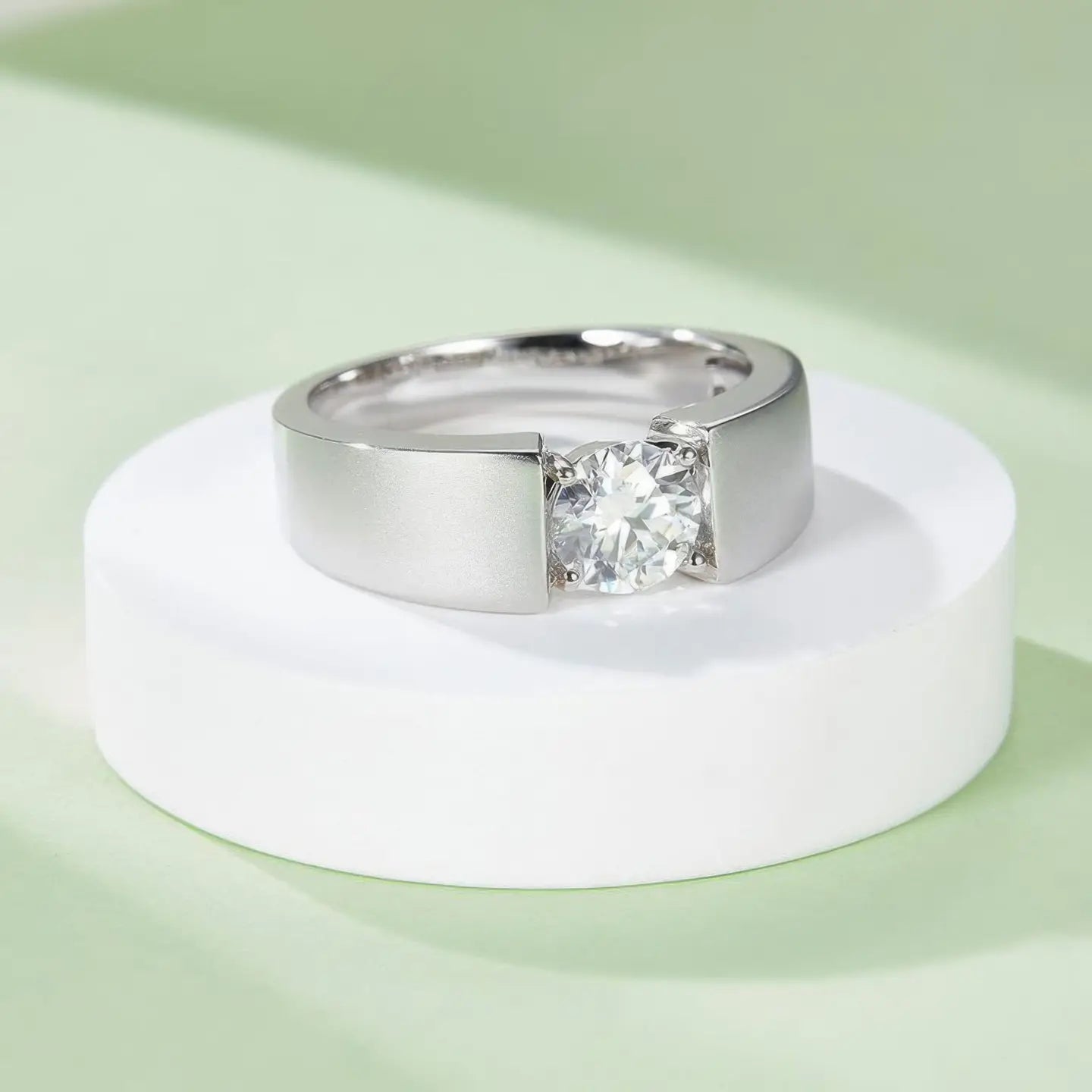 Men's Minimalist Moissanite Ring | 1ct D Color Round Cut | 925 Sterling Silver